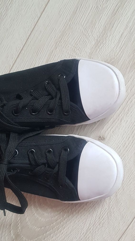 Buty firmy Vty z Deichmann trampki tenisówki r. 33 czarne białe