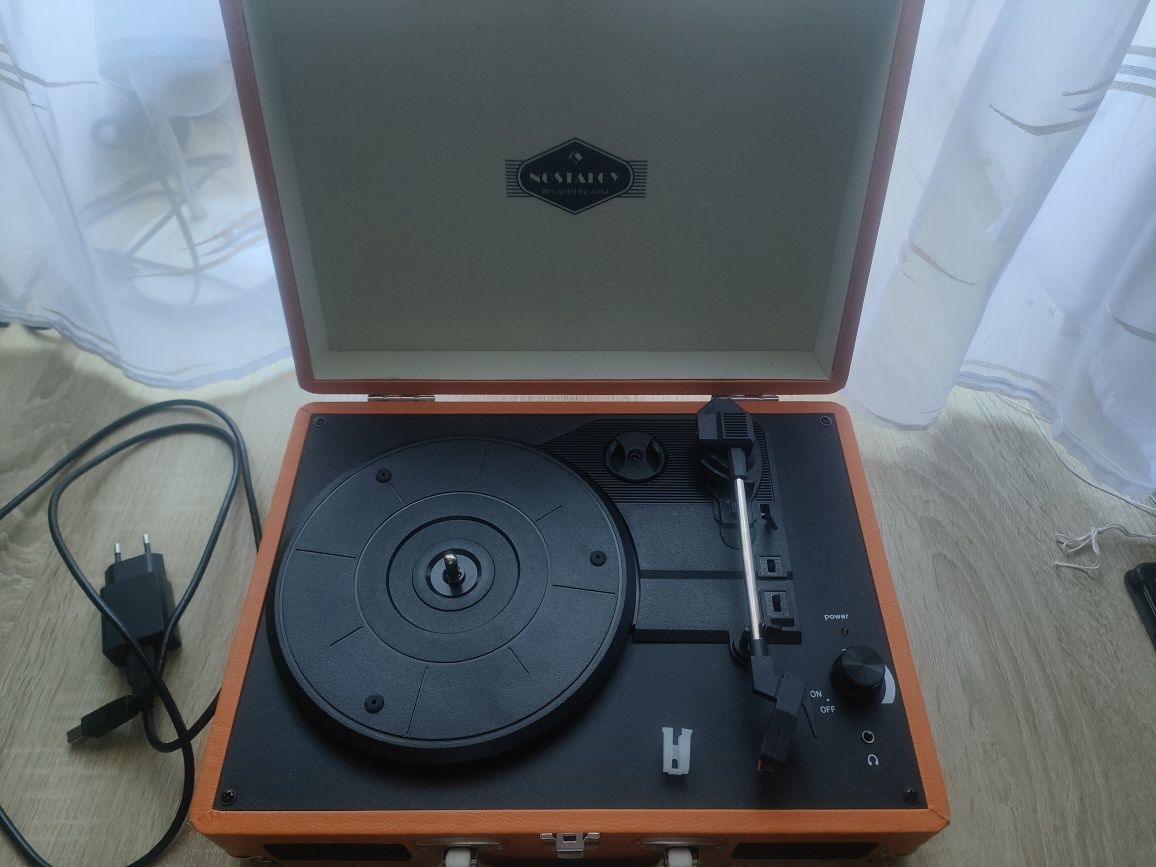 Вініловіий програвач- чемодан Nostalgic/USB,RCA,AUX