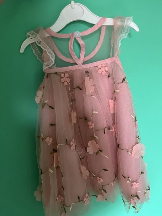 Продам святкову сукню на дівчинку