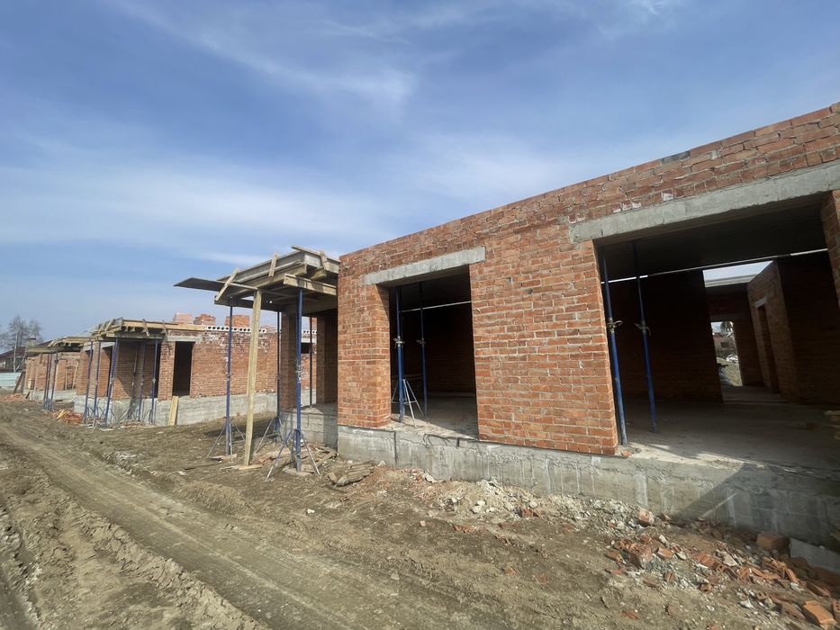 Якісний дуплекс зі зручною  локацією та асфальнованим підїздом