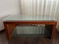 Mesa de centro com vidro