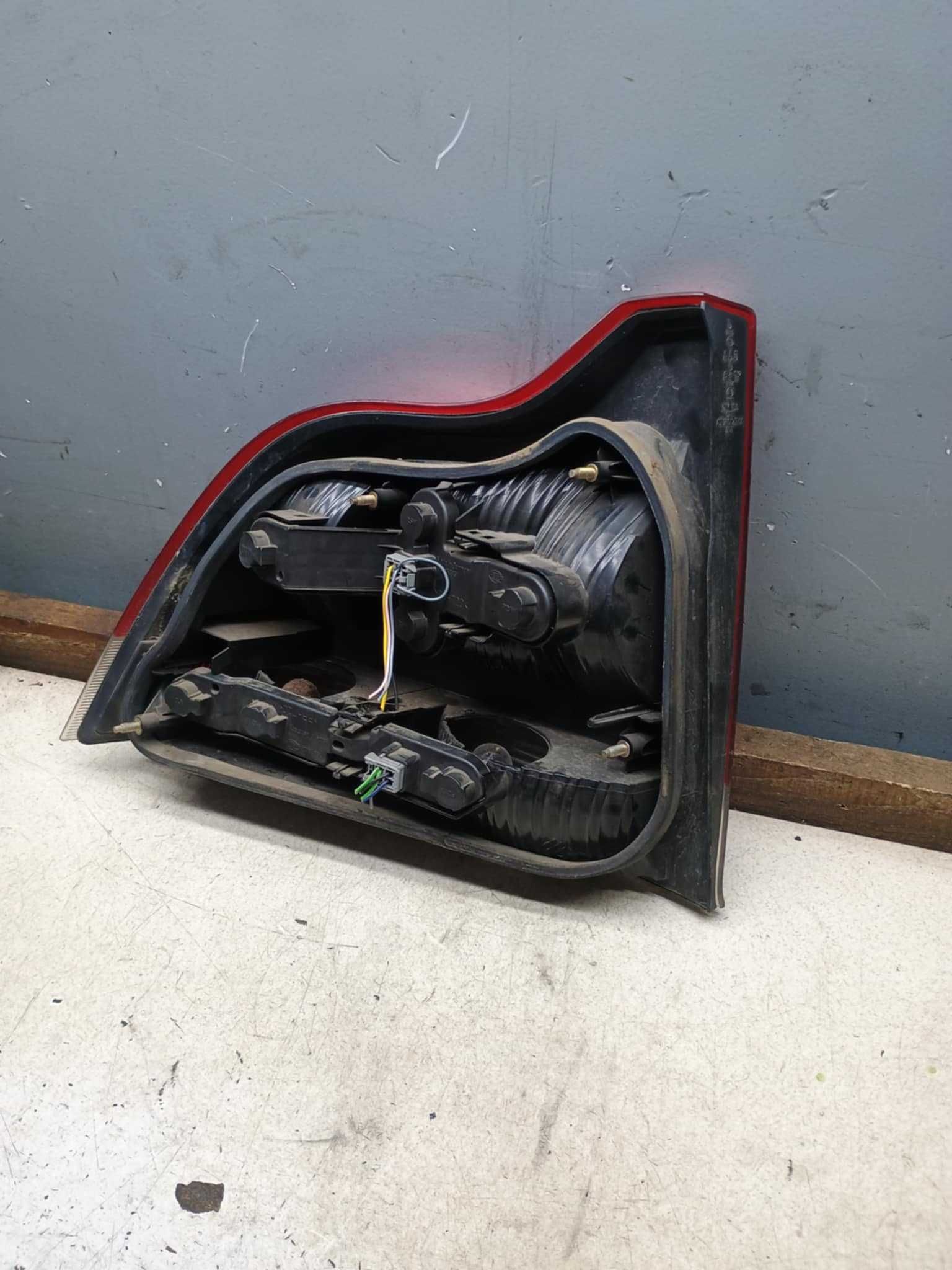 Lampa Prawy Tył Prawa Tylna Volvo S60 I