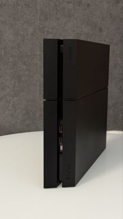 Sony PlayStation 4 + 2 джойстика + Fifa 21