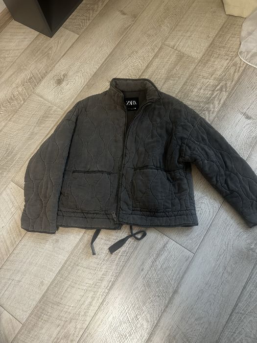 Продам куртку весна в хорошем состоянии новая размер М