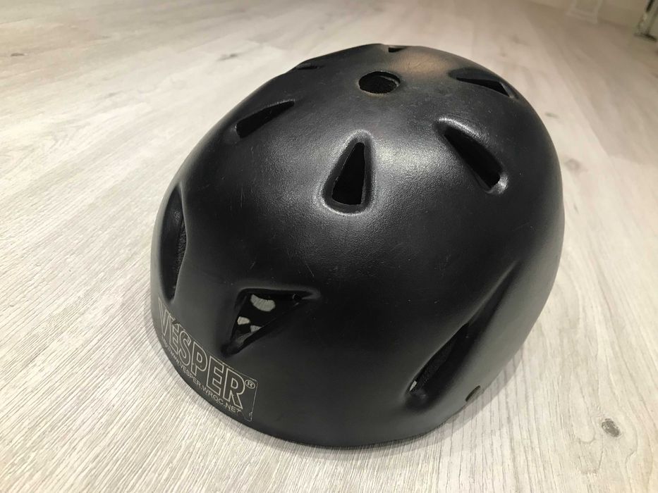 Kask sportowy, rowerowy, narciarski, hokejowy