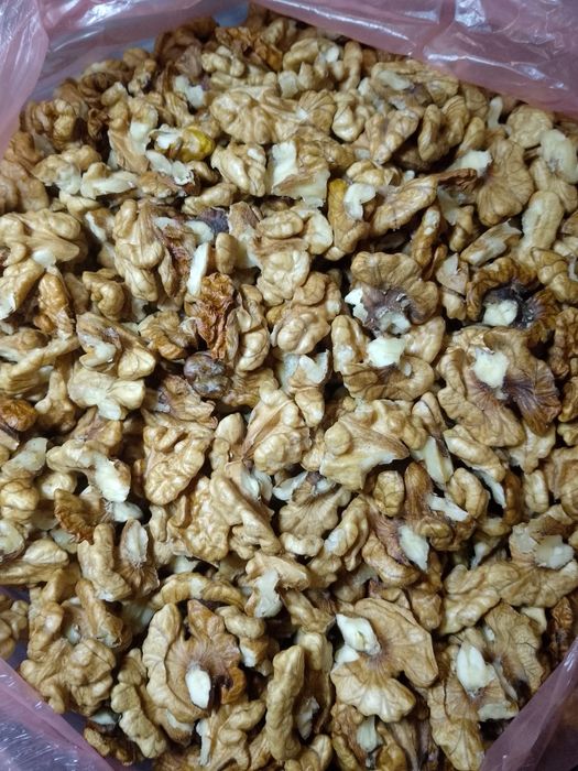 Продам грецький горіх четвертинки, бій