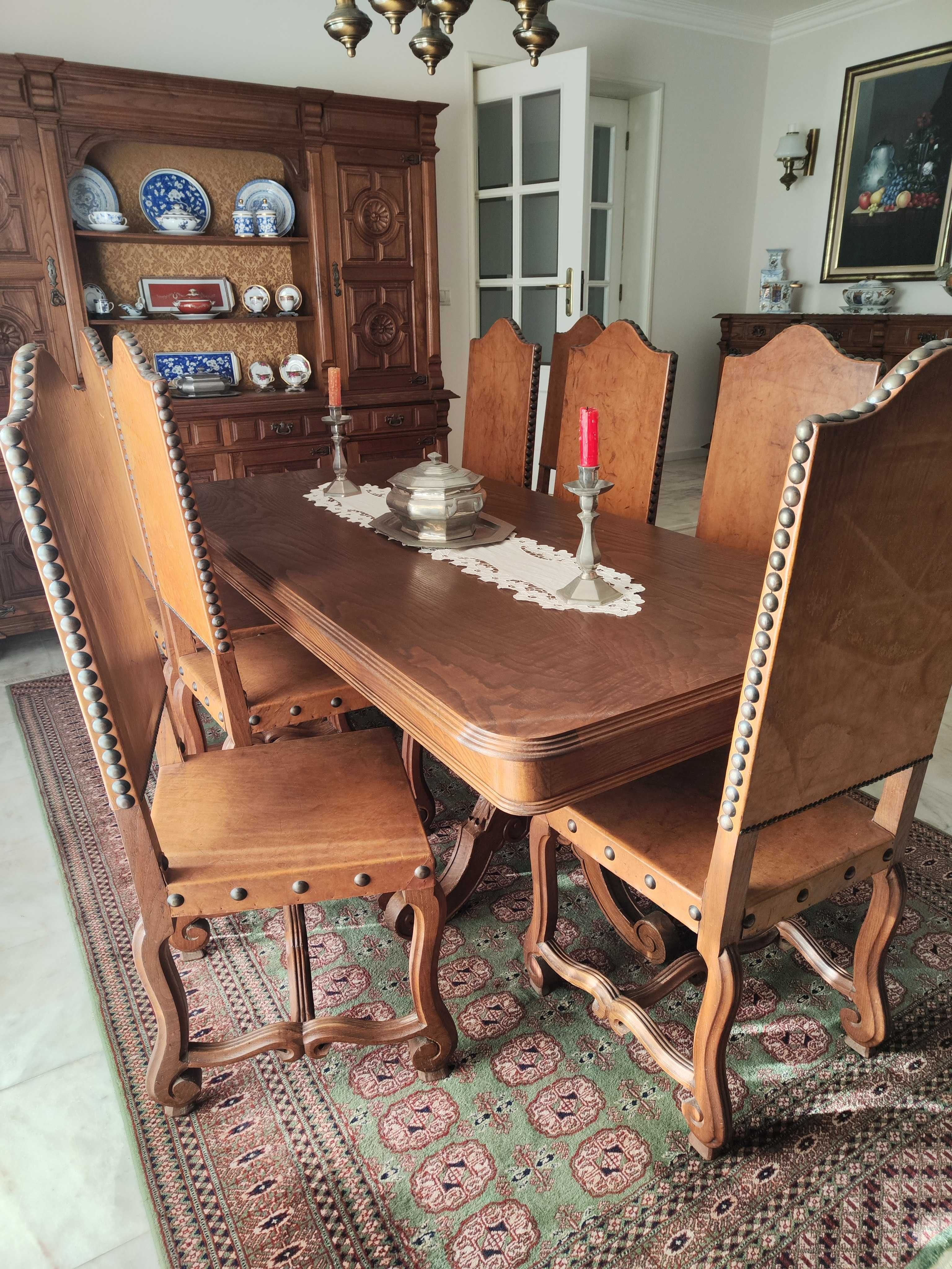 Conjunto de mesa e 8 cadeiras de sala de jantar em madeira maciça