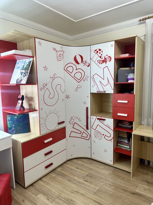 Продам у хорошому стані дитячі меблі як для дівчинки так і для хлопч