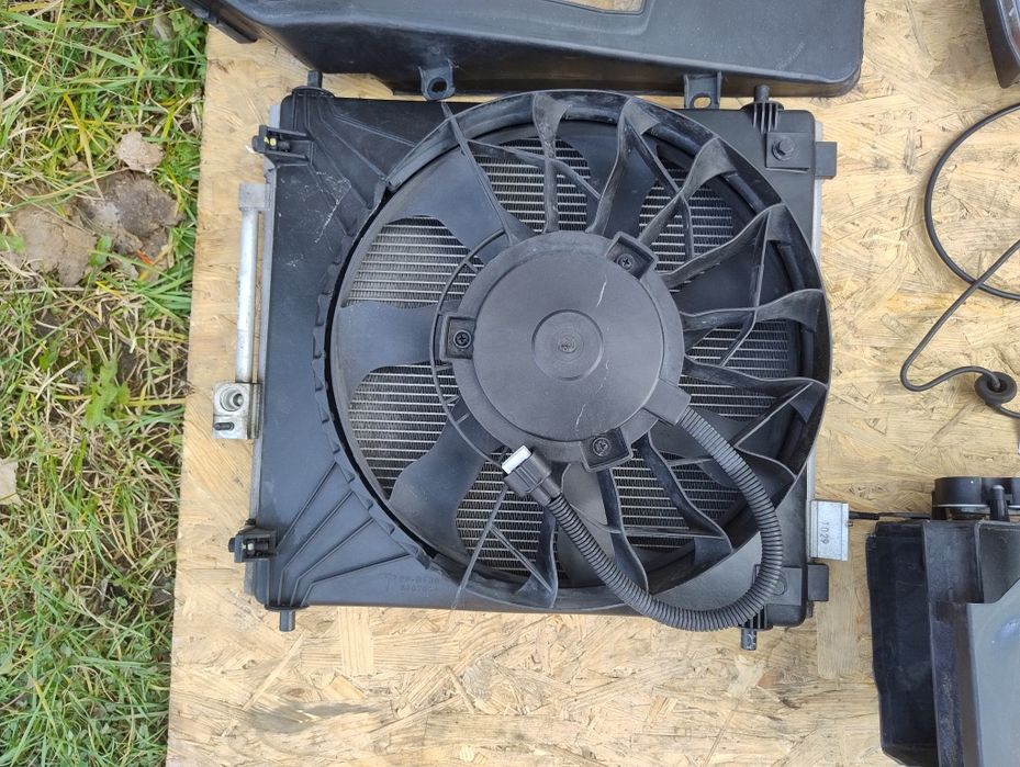 Деталі передка Tesla Model S