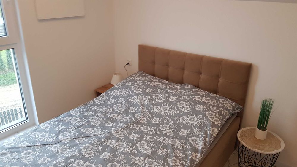 Dom 80 m2, 3 syp, salon z aneksem, 2 łazienki, plaża, balia, basen.