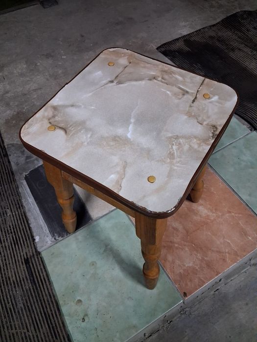 Кухоні  стільці.