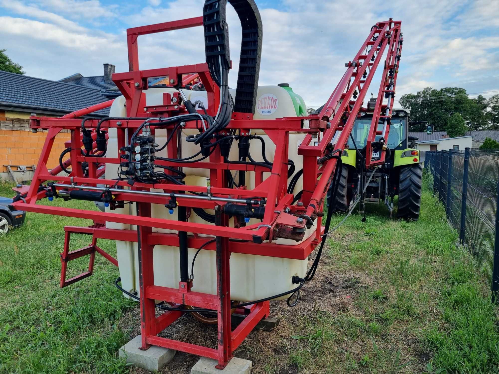 Opryskiwacz polowy zawieszany Bury Perkoz 1200 l 15 m ARAG komp BRAVO