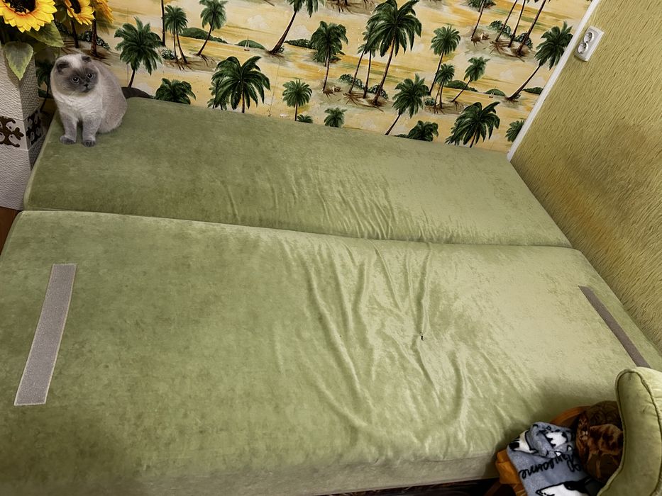 Старий диван на перетяжку