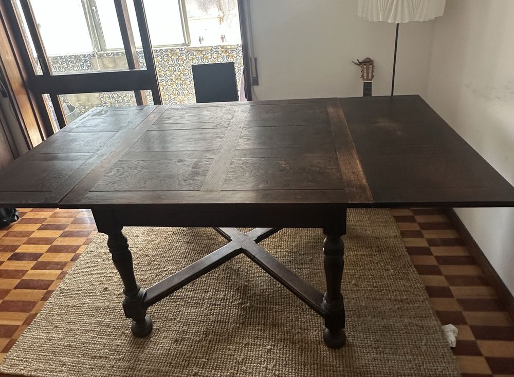 Mesa extensivel e 6 cadeiras estilo holandês