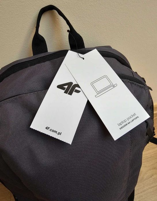 Plecak 4f szkolny do pracy na laptop 15' A4 wodoodporny 20l podręczny