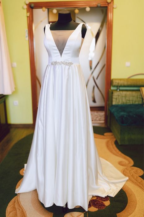 Продаж весільної сукні