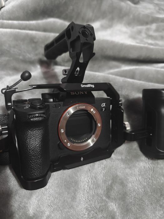 SONY A7IV + kit 28-70mm + Acessórios