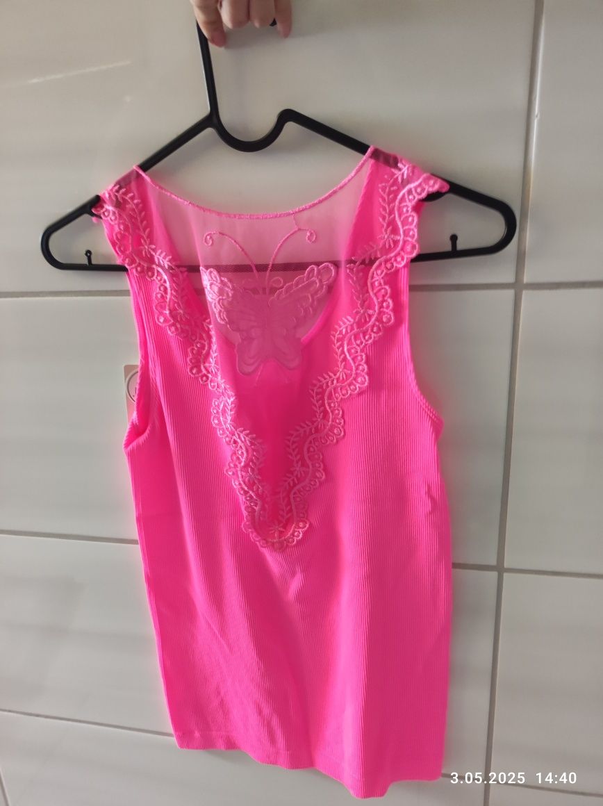 Damski top, ozdobną koronką na plecach rozm M,L