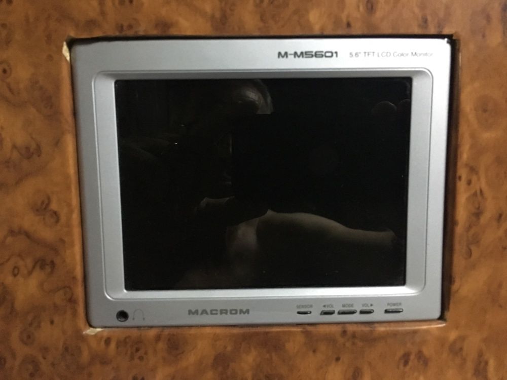 Leitor DVD + Monitor Macrom TFT LCD 5,6" 12 volts