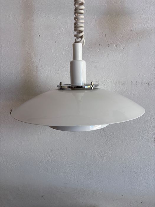 biała lampa wisząca space Age reto prl