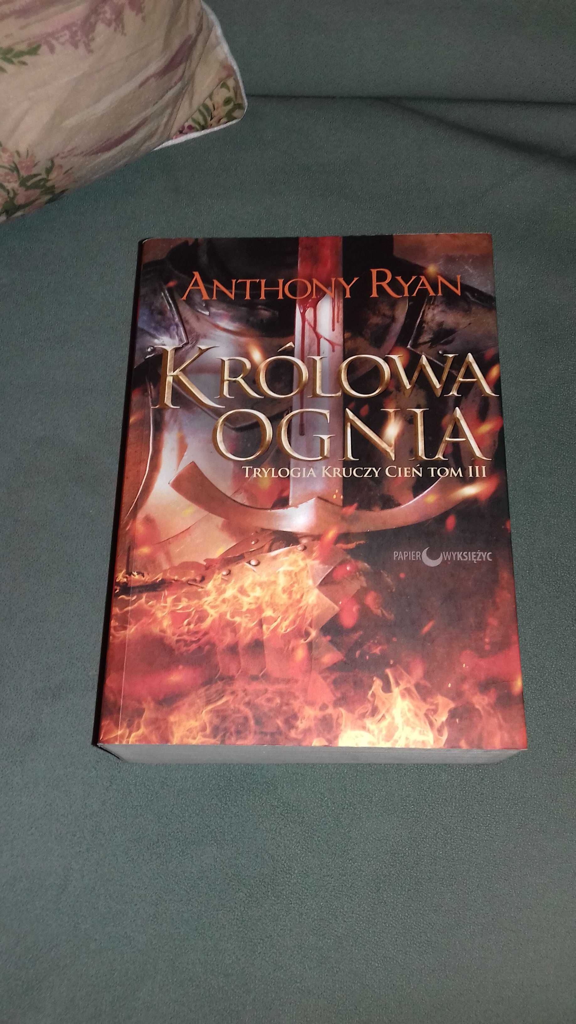 Królowa Ognia Kruczy Cień Anthony Ryan