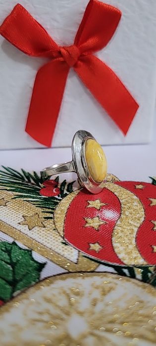 Srebrny pierścionek 925 z żółtym bursztynem
