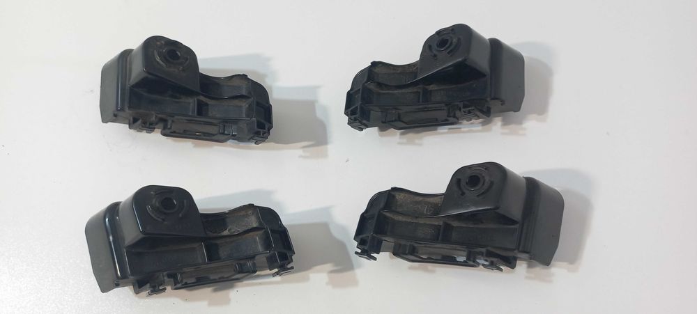 Toyota Corolla E21 kombi Suzuki Swace ślizg lampy tylny lewy prawy