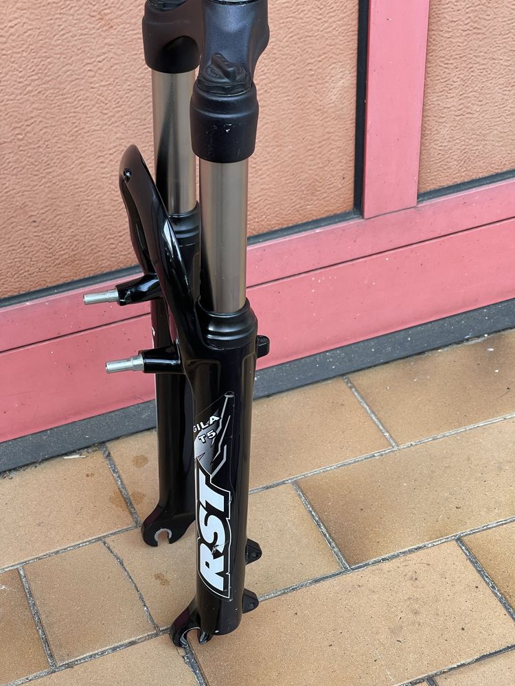 Widelec Amortyzowany 26” 1 1/8” RST GILA T5
