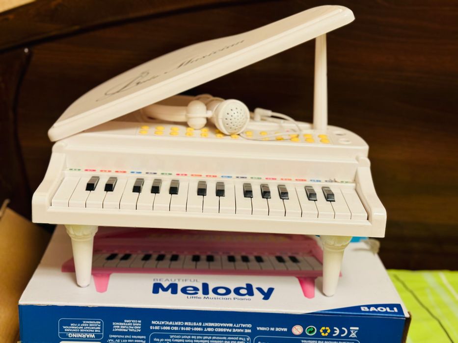Електронне  піаніно-синтезатор.Baoli з мікрофоном 31 клавіша BAO-1504C