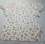 vestidos de niña y una camiseta de mujer
