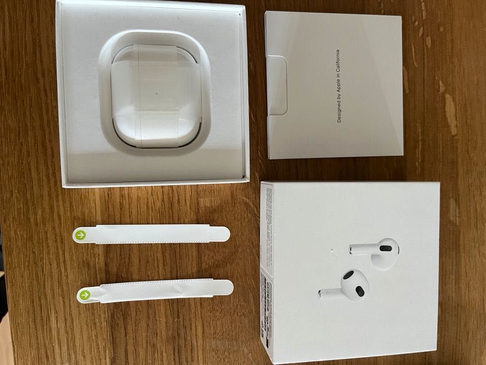 Продаю свої Airpods 3 оригінальні навушники