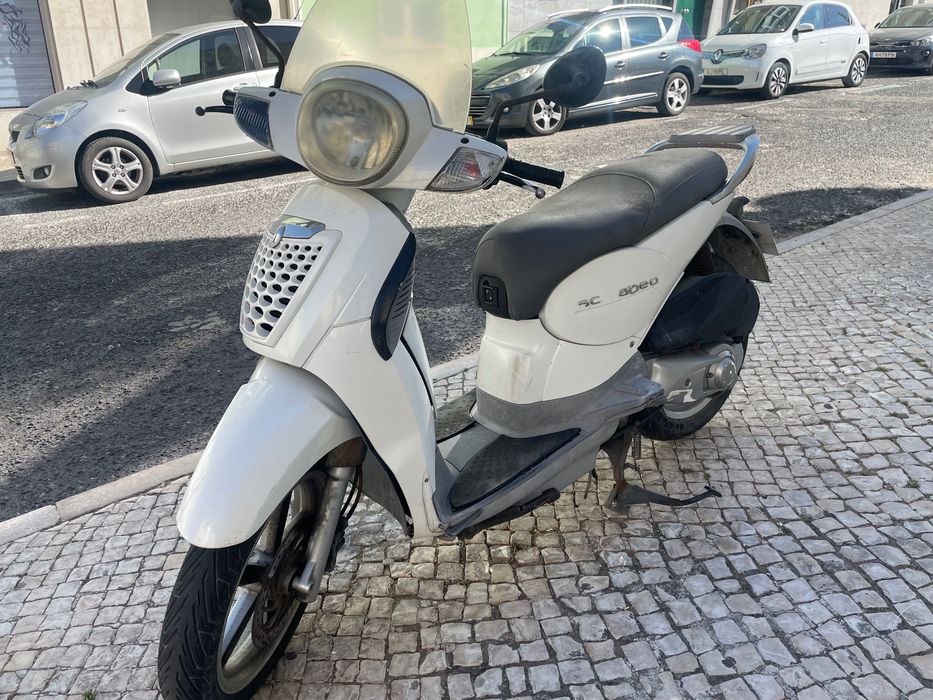 Aprilia Scarabeo 125 — 2011 — Bom estado geral, com sinais de uso