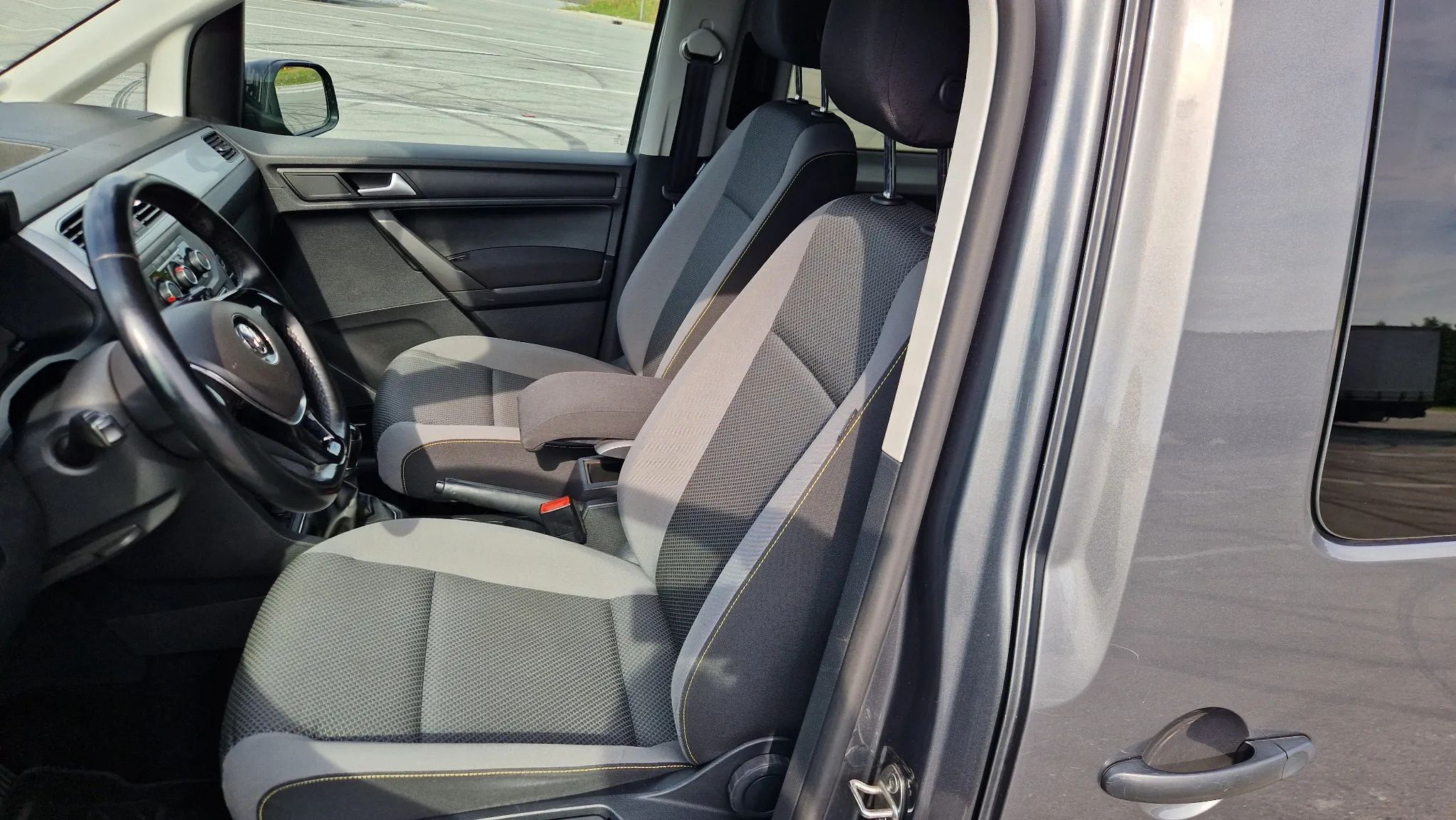 Volkswagen Caddy 7 osobowy, bezwypadkowy, serwis ASO