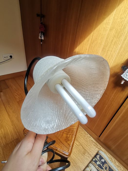 Candeeiro de vidro e metal de mesa