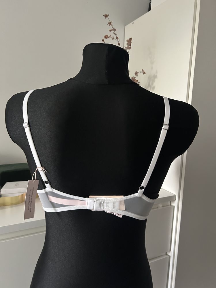Biustonosz push-up Victoria’s Secret rozmiar 75C (34C)