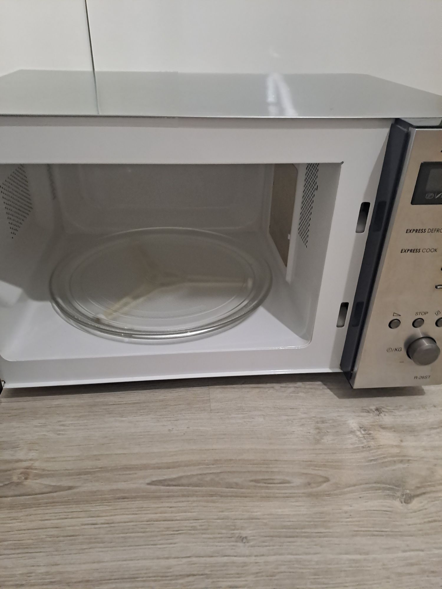 Sprzedam używaną microfalę Sharp