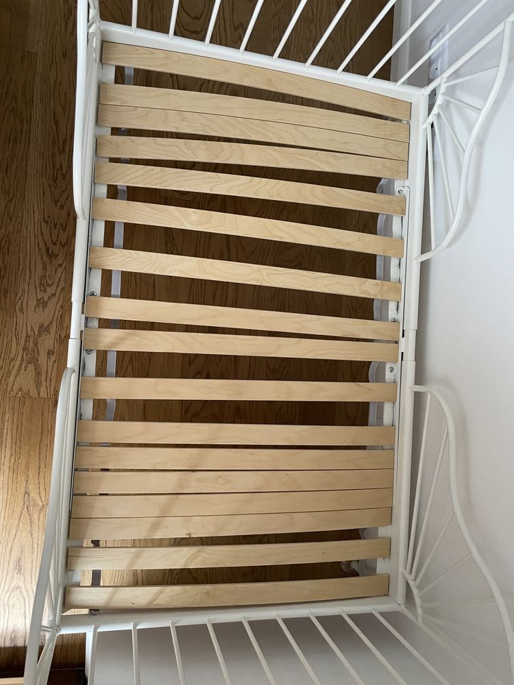 Ikea Minnen łóżko rosnące metalowe białe materac prześcieradła  130x80