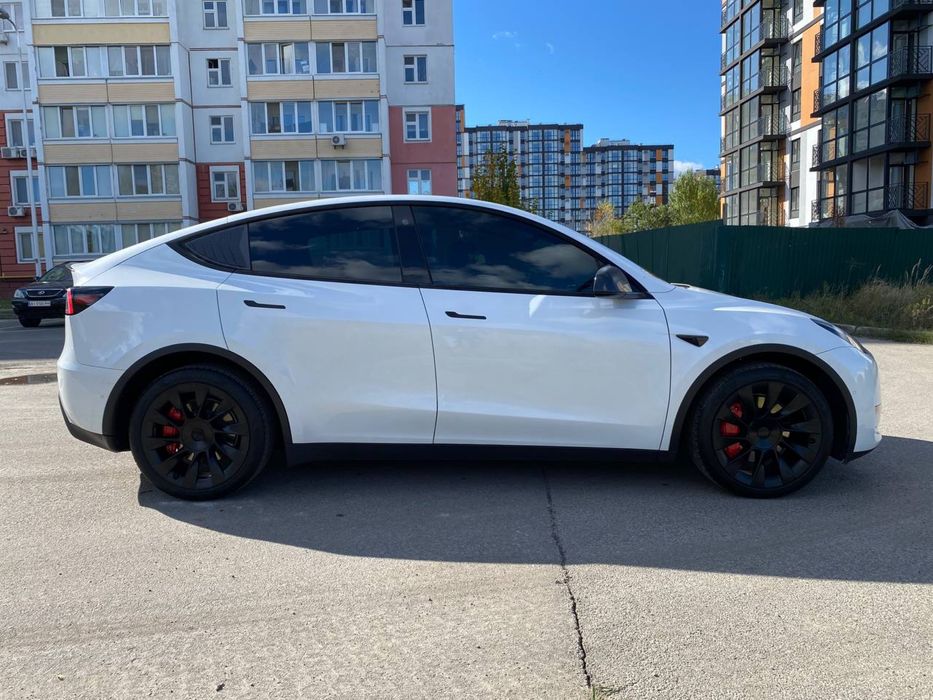 Tesla model Y 2021