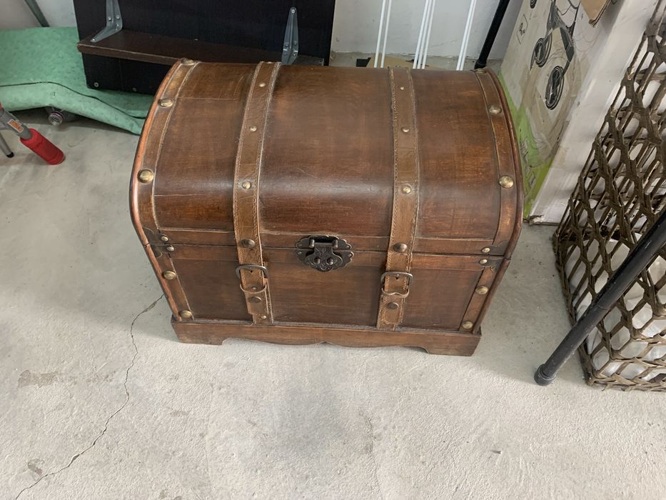 Baú medio como Novo
