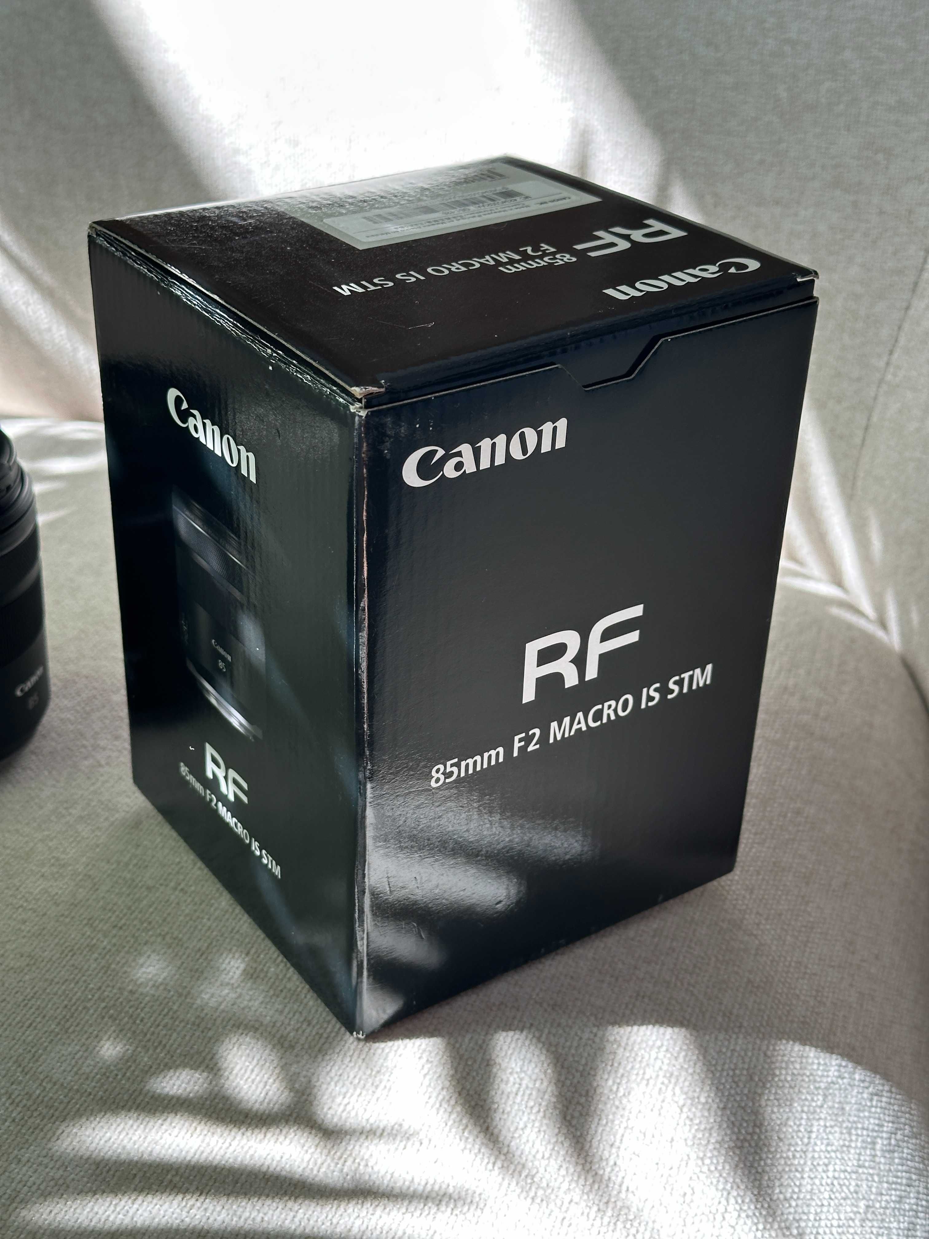 Об'єктив Canon RF 85mm F2 MACRO IS STM як новий