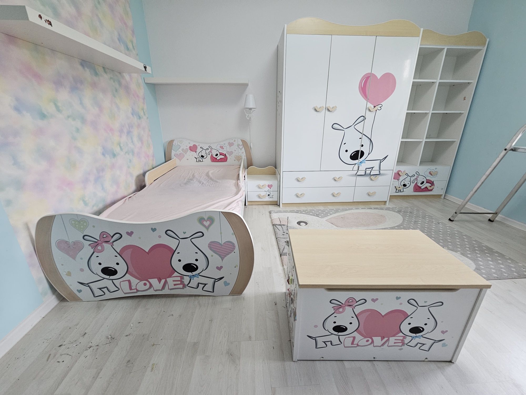 Pilnie! Sprzedam komplet mebli dla dziewczynki. Tylko odbiór. 6 mebli.