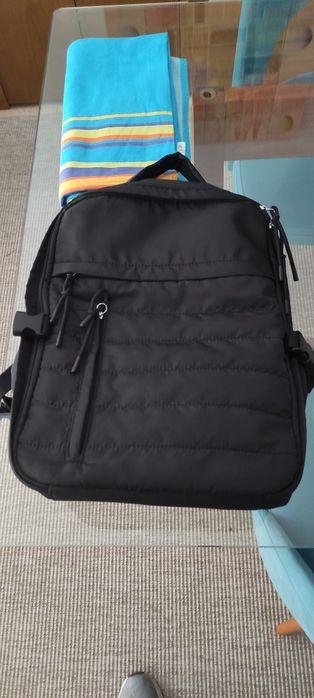 Vendo mochila preta