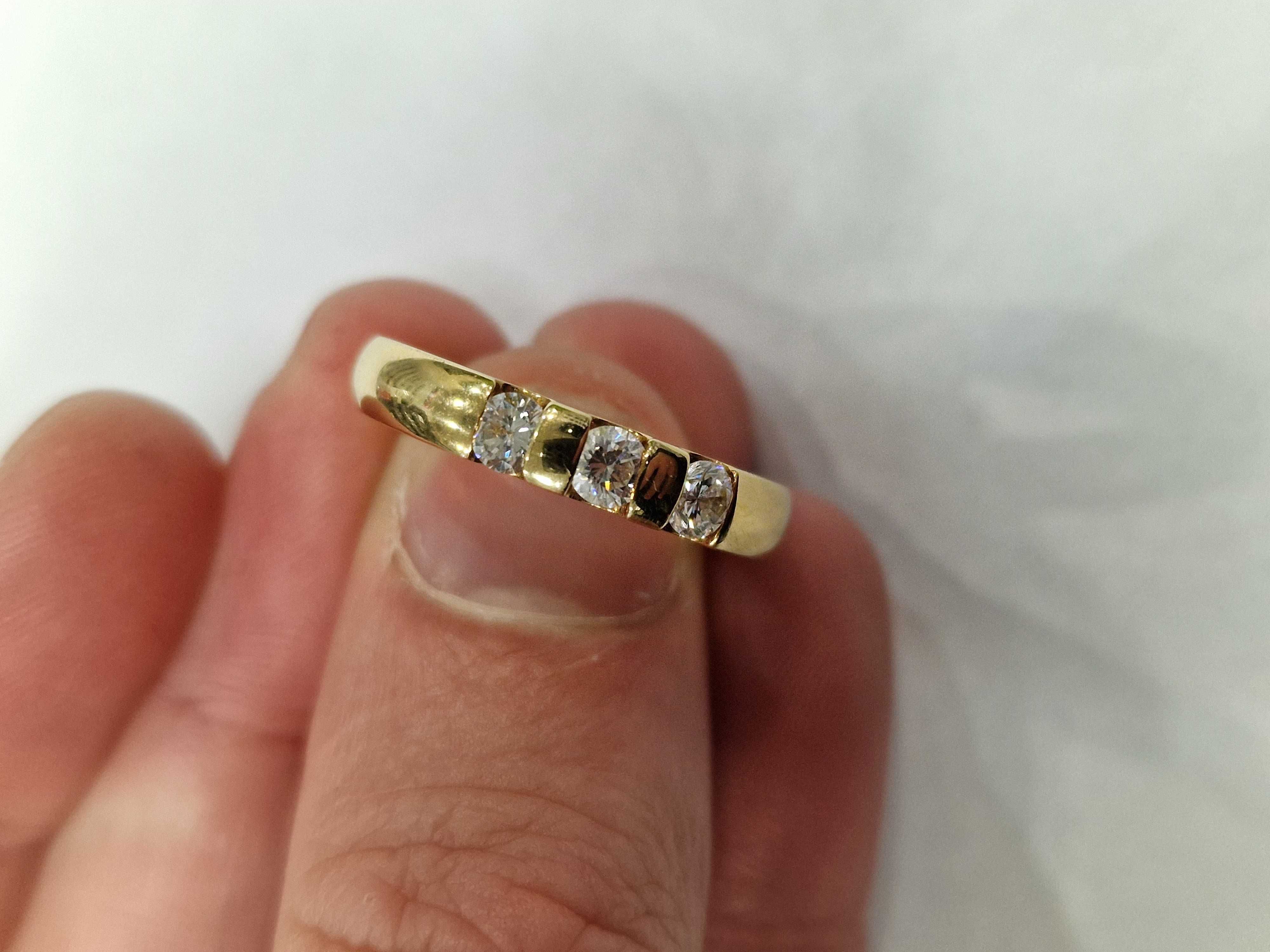 Złoty pierścionek/ obrączka/ 750/ 9.02 gram/ R14/ 0.50 CT/ XX wiek