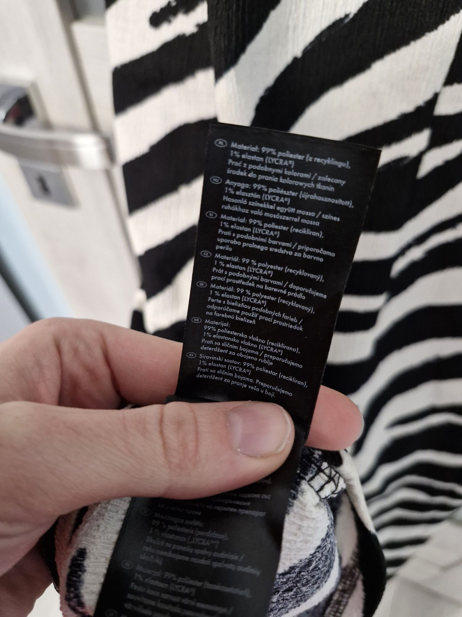 Sukienka na regulowanych ramiączkach Zebra Esmara L 44/46