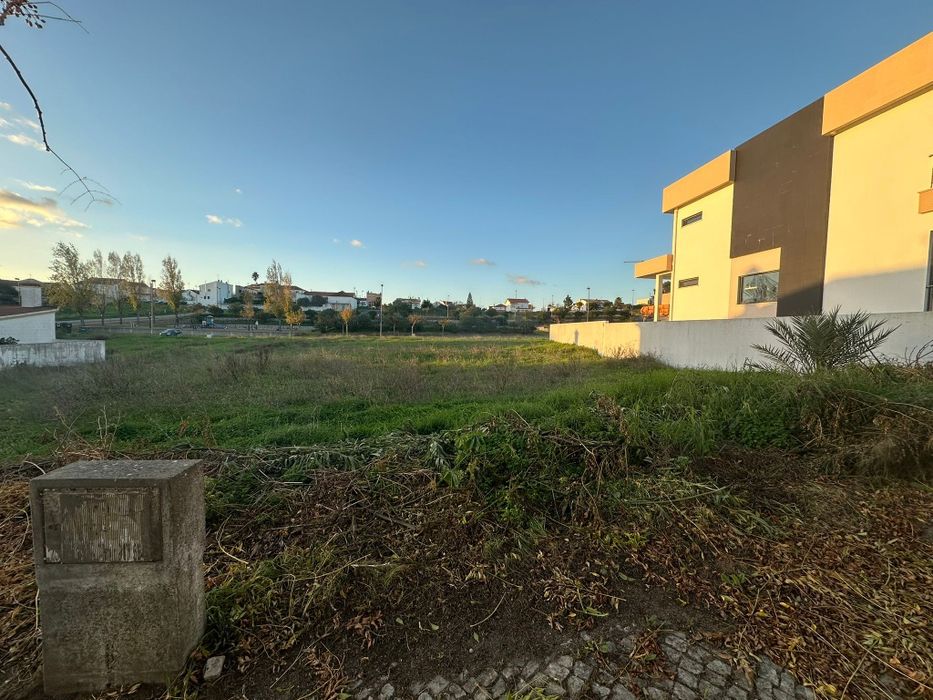 Vende-se terreno 428m2, Meia Via, Torres Novas