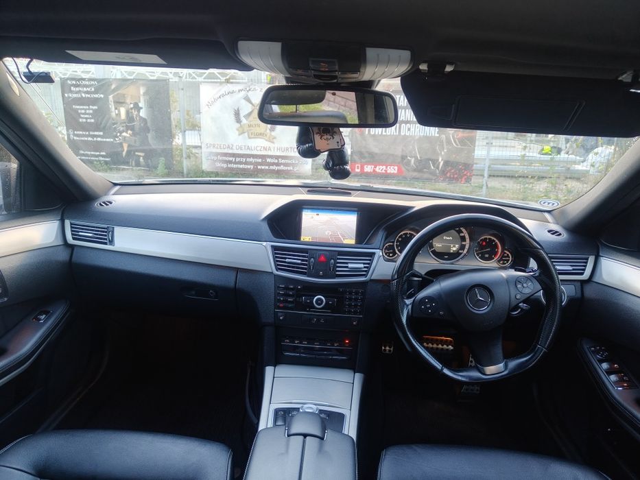 Witam Sprzedam lub zamienię Mercedesa E 350 W212 z pakietem AMG. Serwi