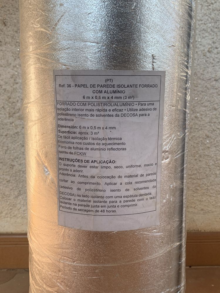 Papel de parede isolante forrado com aluminio