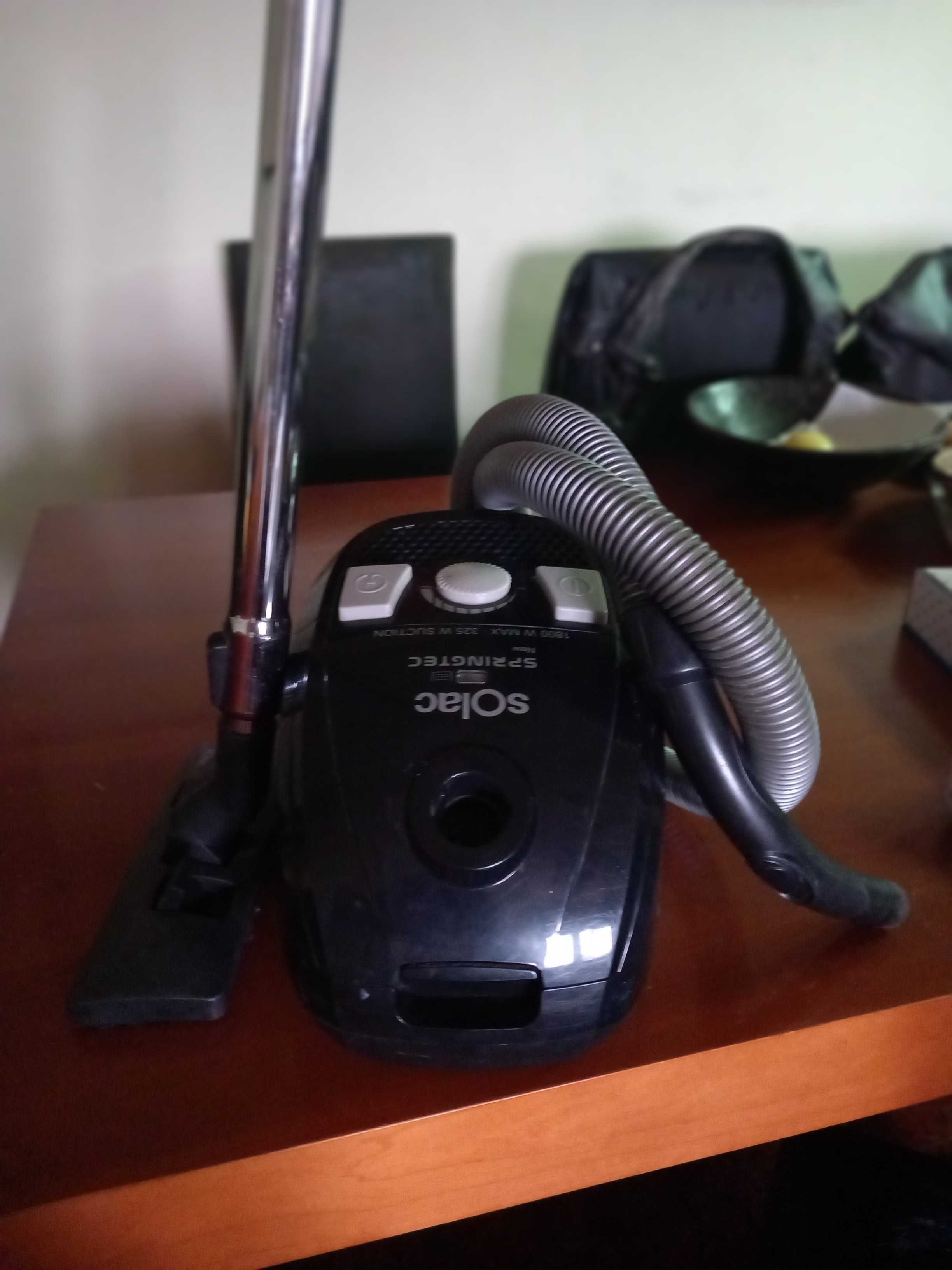 Aspirador SOLAC 1800w