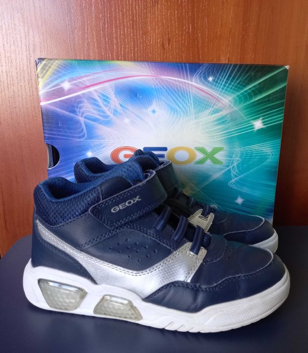 Ботинки Geox кросівки Illuminus Boy 34p снікерси кроссовки черевики