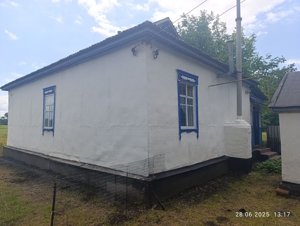 Продається будинок в селі Рогозів